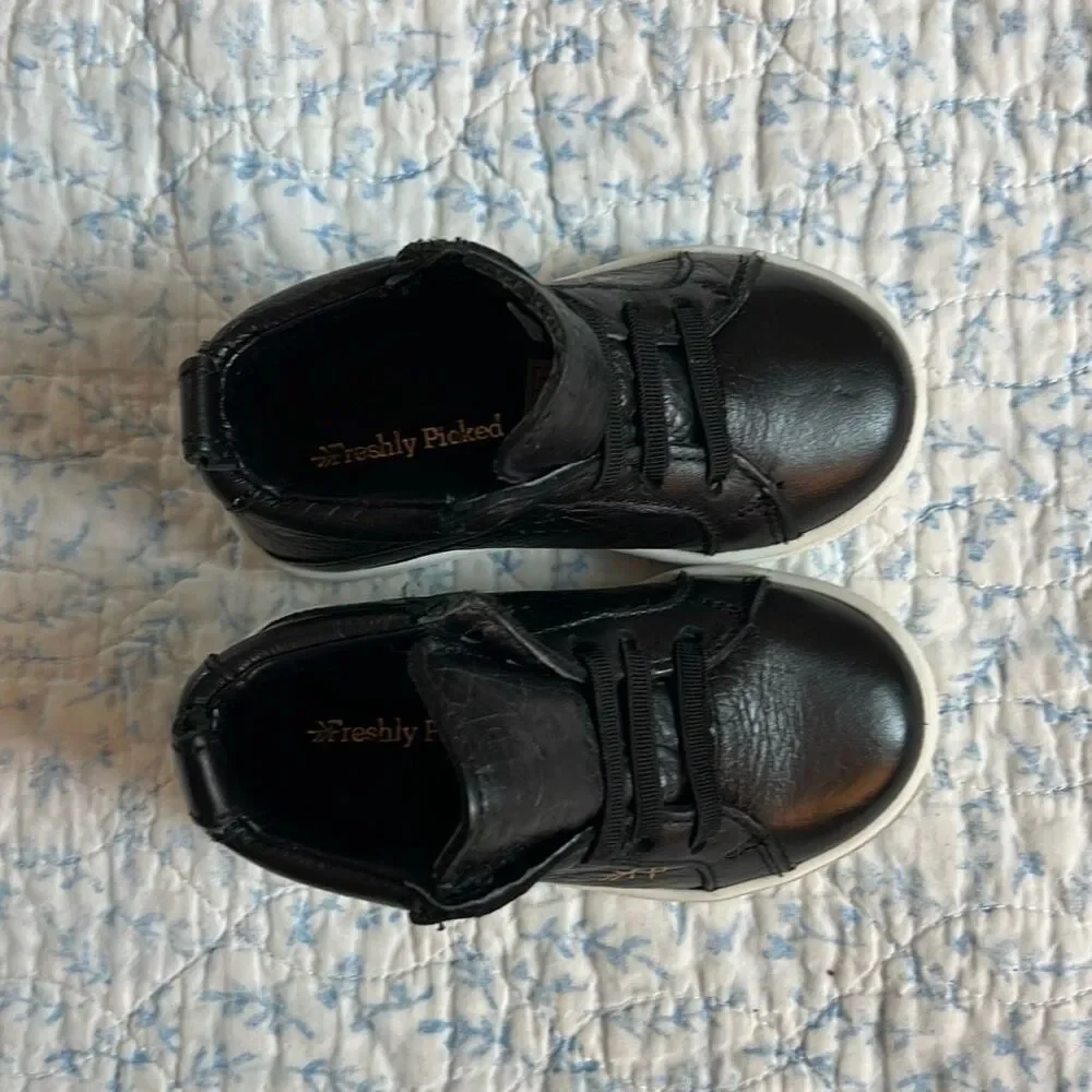 Freshly picked toddler 5 black‎ high top sneakers